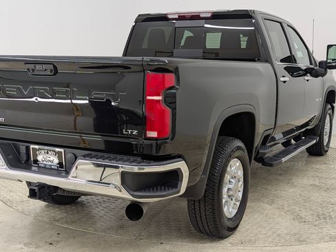 Used 2025 Chevrolet Silverado 2500 LTZ w/ LTZ Convenience Package image 9