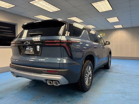 New 2026 Chevrolet Traverse LT w/ Driver Confidence Package AWD/4WD image 2