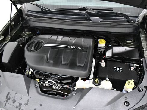 Used 2019 Jeep Cherokee Trailhawk w/ Cold Weather Group AWD/4WD image 6