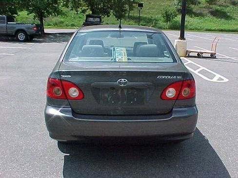 Used 2005 Toyota Corolla LE FWD image 10