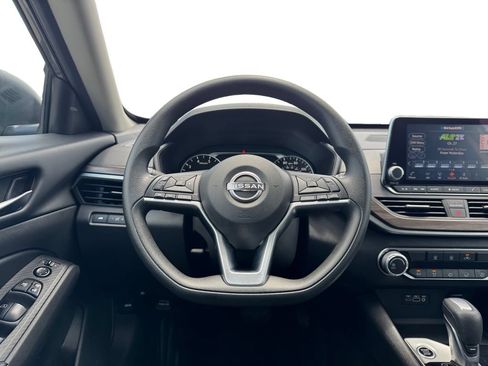Used 2024 Nissan Altima 2.5 SV FWD image 12