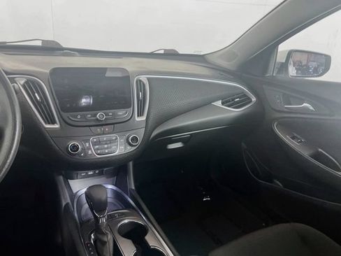 Used 2025 Chevrolet Malibu LT FWD image 19