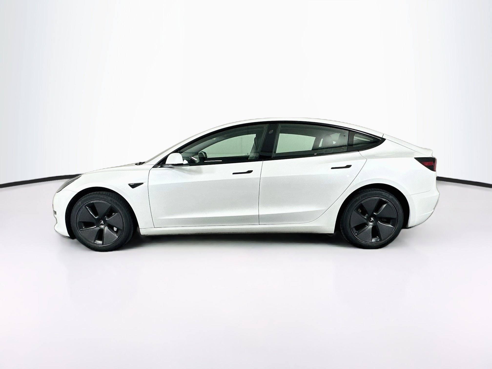Used 2023 Tesla Model 3 Standard Range RWD image 4