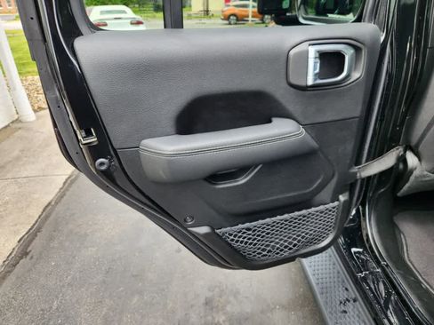 Used 2023 Jeep Wrangler Sahara image 27