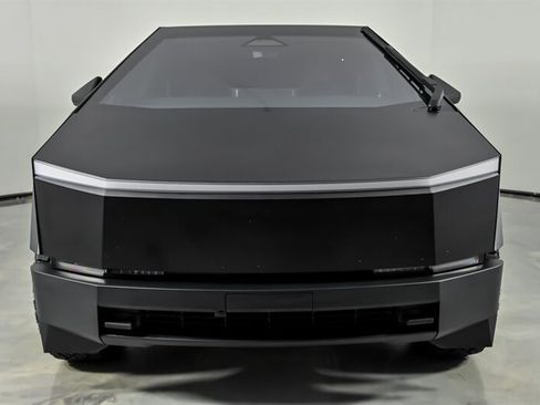Used 2024 Tesla Cybertruck AWD Crew Cab image 4
