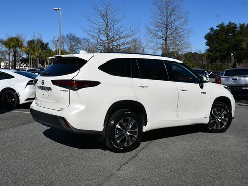 Used 2020 Toyota Highlander XLE image 4