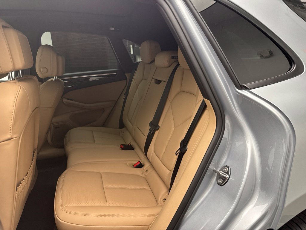 Used 2026 Porsche Macan AWD/4WD image 9