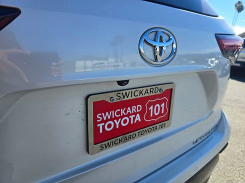 Used 2023 Toyota Highlander Limited image 17