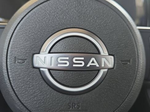 Used 2025 Nissan Pathfinder SV FWD image 5