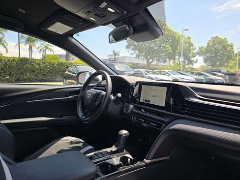 Used 2026 Toyota Camry SE FWD image 11