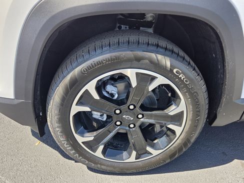 New 2026 Chevrolet Equinox LT w/ Convenience Package II FWD image 4