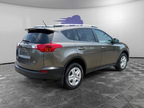 Used 2014 Toyota RAV4 LE AWD/4WD image 5
