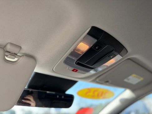 Used 2025 Kia Sportage EX image 22