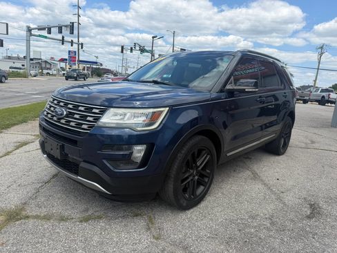 Used 2016 Ford Explorer XLT w/ Equipment Group 202A AWD/4WD image 4