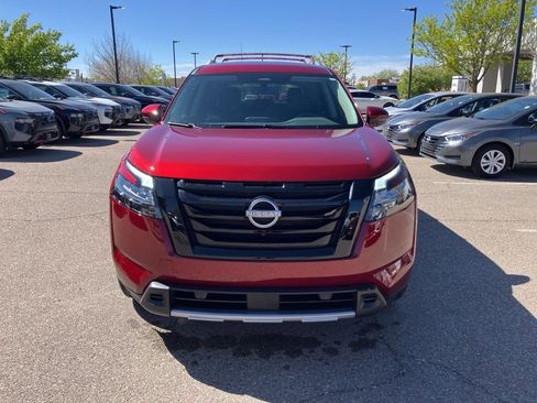 Used 2025 Nissan Pathfinder SL w/ Black Appearance Package image 2