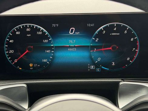 Used 2022 Mercedes-Benz GLB 250 w/ Premium Package image 18