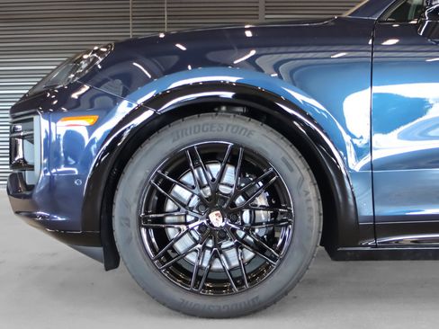 Certified 2026 Porsche Cayenne GTS image 12