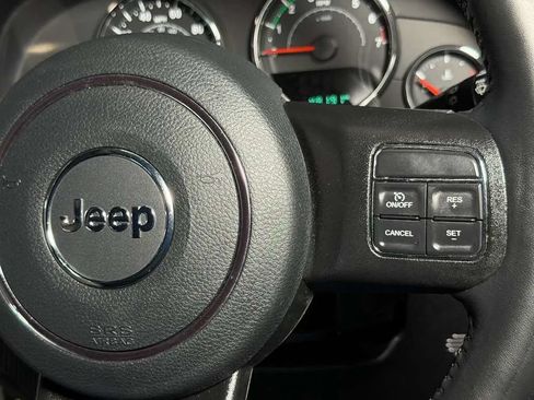 Used 2018 Jeep Wrangler Unlimited Rubicon w/ Connectivity Group AWD/4WD image 29