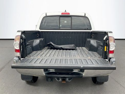 Used 2015 Toyota Tacoma PreRunner w/ SR5 Package RWD image 24