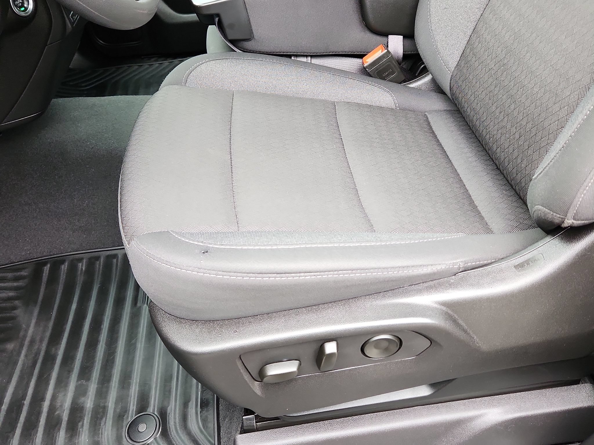 Used 2025 Chevrolet Silverado 2500 Custom w/ Custom Value Package AWD/4WD image 7