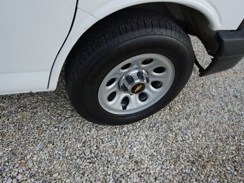 Used 2010 Chevrolet Express 1500 RWD image 36