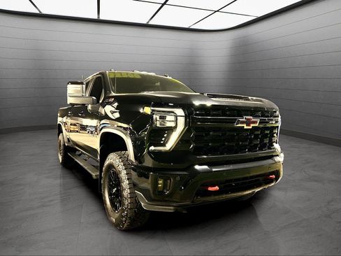 Used 2025 Chevrolet Silverado 2500 ZR2 image 1