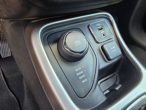 Used 2021 Jeep Compass Latitude AWD/4WD image 21