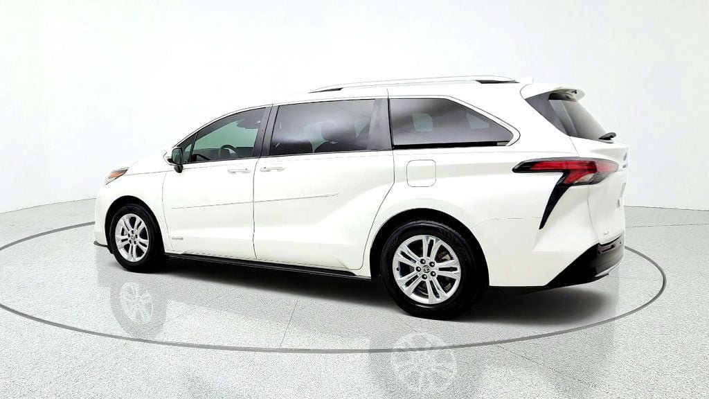 Used 2021 Toyota Sienna Platinum AWD/4WD image 7