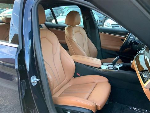Used 2017 BMW 540i xDrive image 9