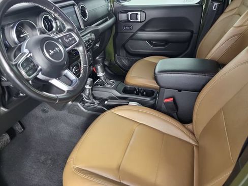 Used 2022 Jeep Wrangler Unlimited Sahara w/ Cold Weather Group AWD/4WD image 11