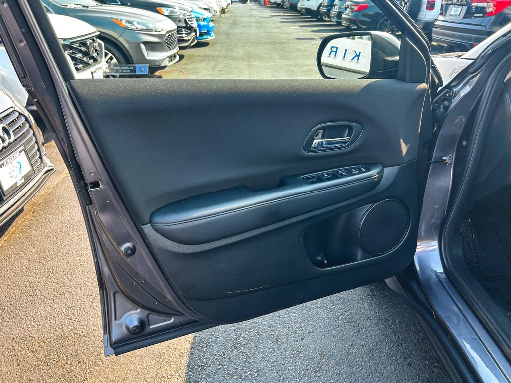 Used 2017 Honda HR-V LX image 10