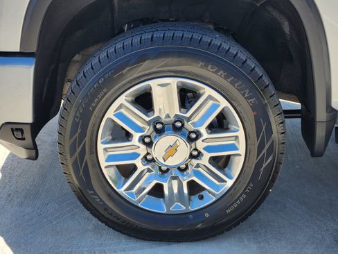 Used 2024 Chevrolet Silverado 2500 High Country w/ Technology Package AWD/4WD image 11