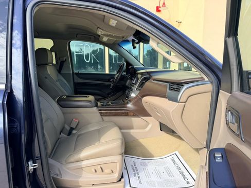 Used 2018 Chevrolet Suburban LT w/ LT Signature Package RWD image 15