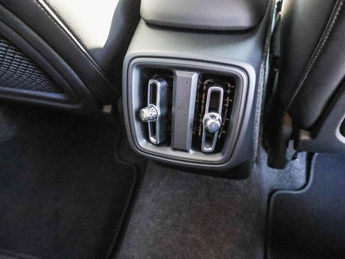 Used 2025 Volvo XC40 B5 Core AWD/4WD image 23
