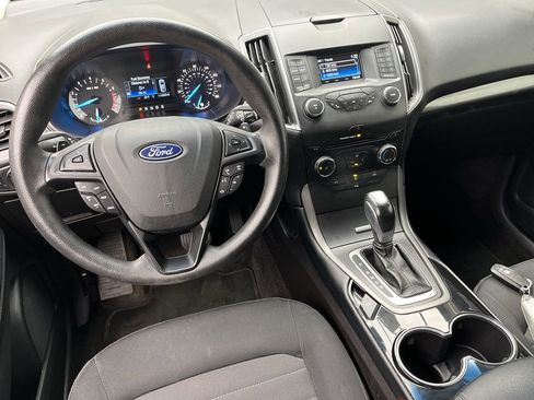Used 2018 Ford Edge SE image 11