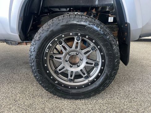 Used 2017 Toyota Tacoma TRD Sport image 22