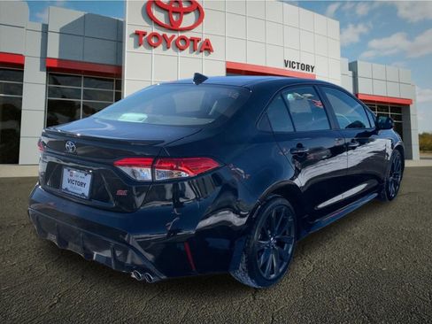 Used 2025 Toyota Corolla SE image 3