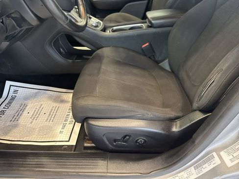 Used 2015 Chrysler 200 Limited w/ Convenience Group image 8