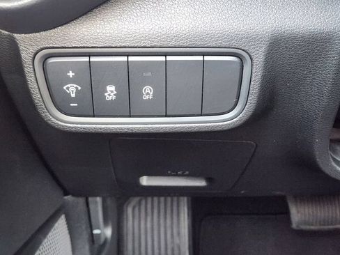 Certified 2025 Kia Soul LX w/ LX Technology Package FWD image 22