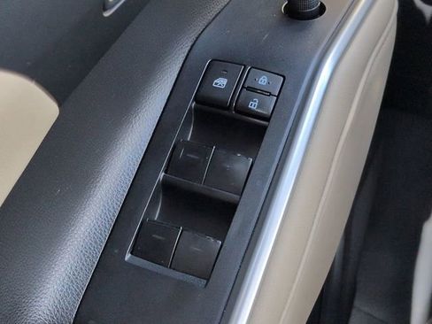 Used 2023 Toyota Highlander XLE FWD image 24