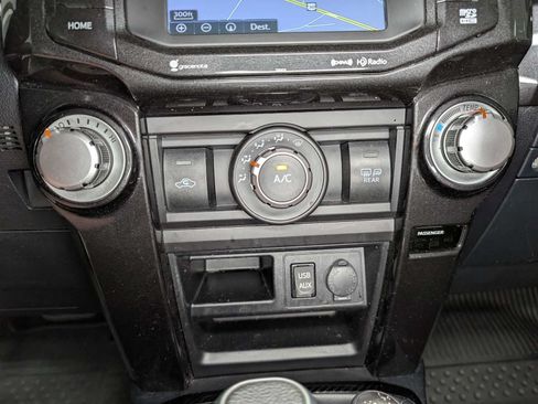 Used 2018 Toyota 4Runner TRD Off-Road Premium AWD/4WD image 33