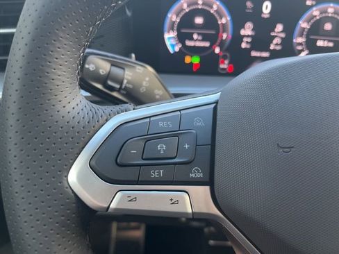 New 2026 Volkswagen Tiguan SE R-Line FWD image 9