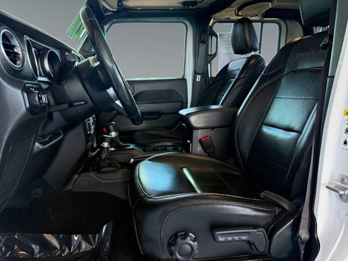 Used 2020 Jeep Gladiator Overland image 12
