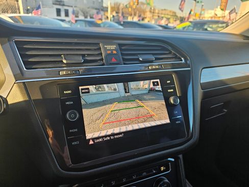 Used 2020 Volkswagen Tiguan SEL image 25