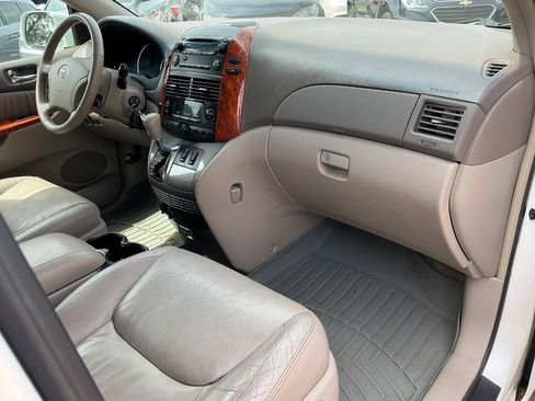Used 2006 Toyota Sienna XLE w/ XLE Pkg 5 FWD image 11