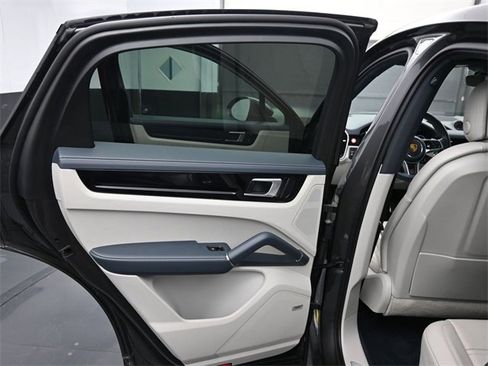 Used 2022 Porsche Cayenne S image 24