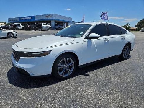 Used 2024 Honda Accord EX image 2