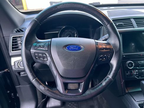 Used 2017 Ford Explorer XLT w/ Equipment Group 202A AWD/4WD image 14