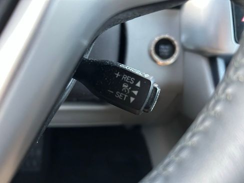 Used 2016 Toyota Highlander Limited w/ Driver Technology Package image 23