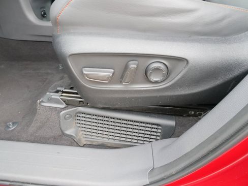 Used 2023 Toyota Sienna XSE image 19